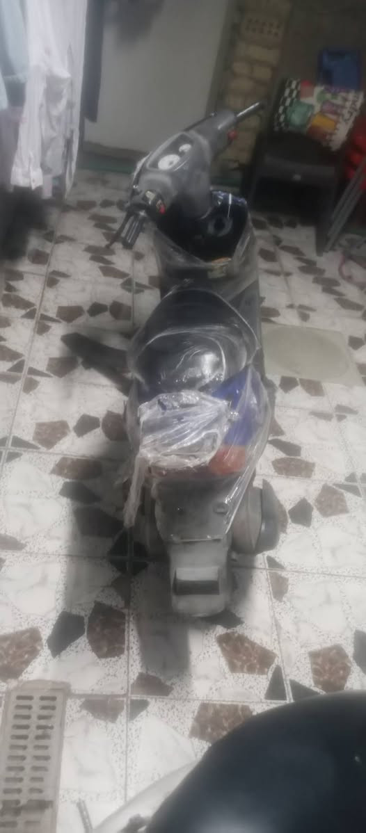 السلام عليكم دراجه ستين بيجي للبيع دراجه كامله كلها شلعه معدل شوف عينك نقصها جوزه وسلف دراجه هندر واحد تشتغل دراج تخبل مكاني حي العامل بغداد رقم ***********سعرها 225
