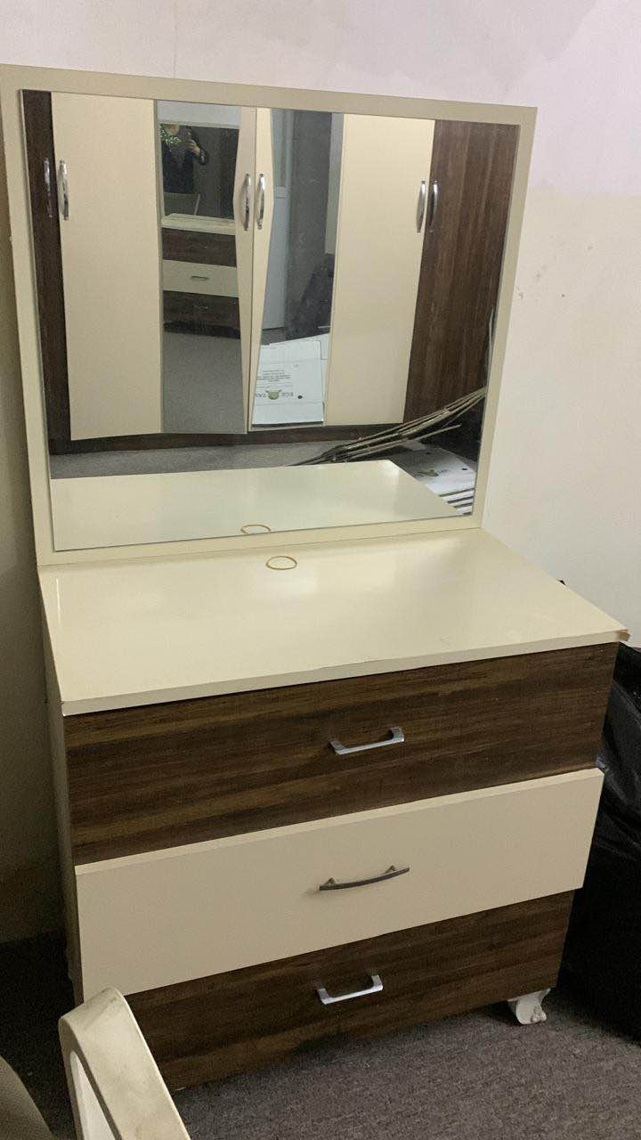 تاخم نوم يةك نةفةري 
سيةسةم و كةنتور و ميزوتوليت و كومةدين 
سعري ٢٥٠ هةزار و معامةلة
هةولير 
رةقةمي ساحيبي ***********
*********** أربيل, العراق
