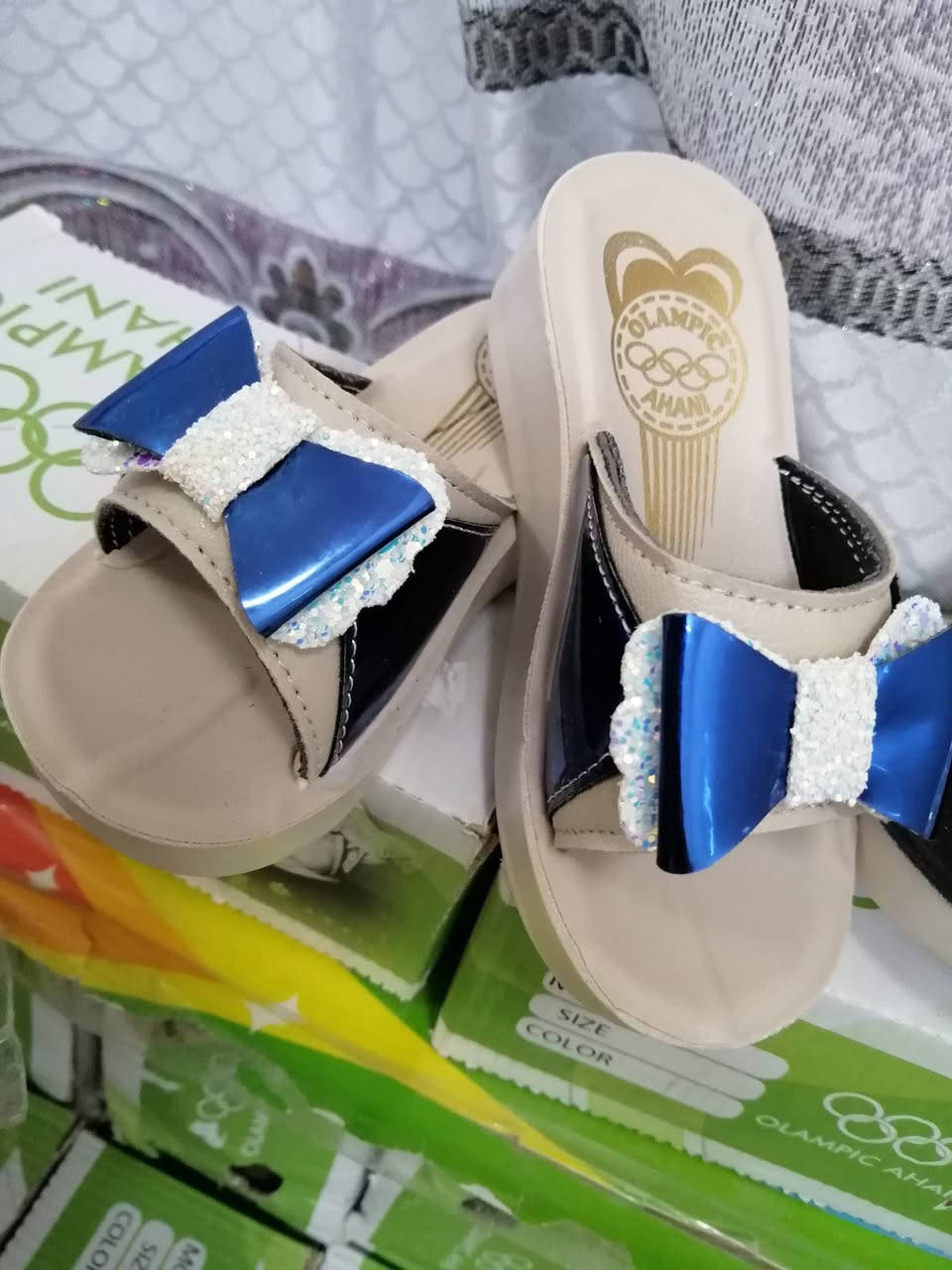 السلام عليكم تصفيه مخازن جركز وشحاطه اطفال والوان متنوعه واسعار مناسبه وكميه محدودة الكارتون 24 قطعه ب 30الف الاستفسار *********** بغداد الدوره
