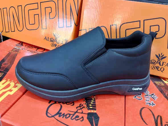 حذاء جلد طبي رجالي القياس 41 42 43 44 45 السعر 8 العنوان قشله صوب الصغير رب الصالونات مجمع عباس  البناوي رقم الموبايل *********** يوجد لدينا خدمه توصيل
