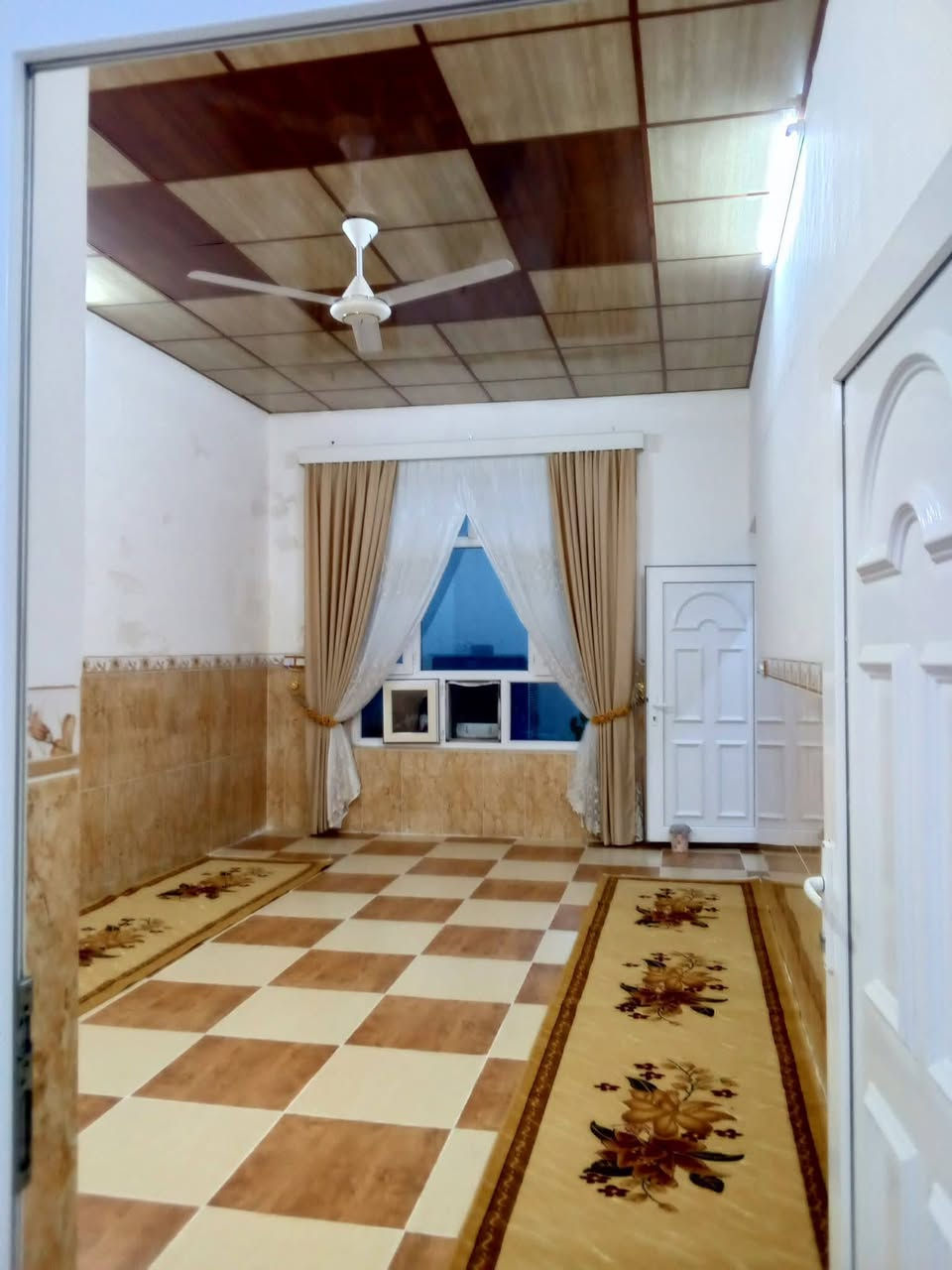 ئەم خانوه بۆ فرۆشتن لای مزگەوتەکەی حاجی یاسین 190مەتره
***********
