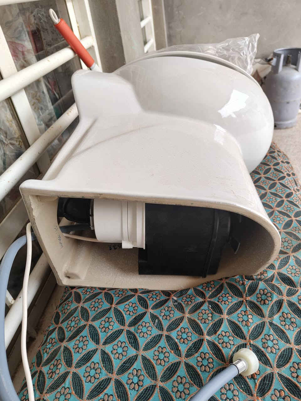 السلام عليكم اخواني مقعد غربي اجلكم الله جديد بالجيس مال باله قياساته الارتفاع 50سم والعرض 35 سم والطول 50 سم الي يفيده يراسلني ويدلل


**إذا كنت صاحب هذا الإعلان وتريد حذفه لأي سبب، رجاءا أرسل رسالة إلى الدعم الفني**