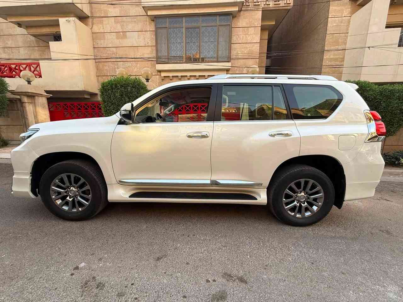 سلام عليكم 
برادو 2018 vx ام الكراسي تبريد  ساز 
ماشيه السياره 74،200 
رقم بغداد لون ابيض 
السياره بيه فيديو وبيه سونار موضح بل السياره 
مكانها كاظميه 
السياره مال بيت وبسمي السياره تحويل ثاني 
***********
***********
السعر 40 وبيه مجال قليل 

بصمات عدد 2 بيه السياره
