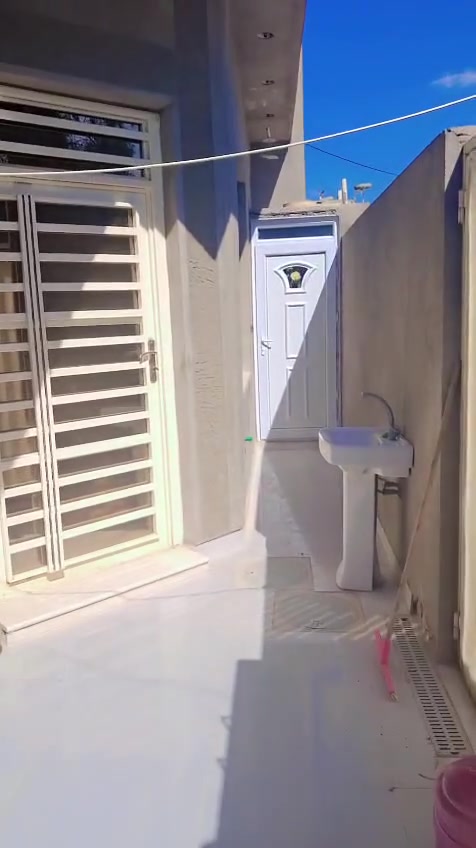 بيت ١٠٠ متر مربع للبيع شغل درجى اولى طابوك وبياض وسيراميك ودرج مرمر ***********
