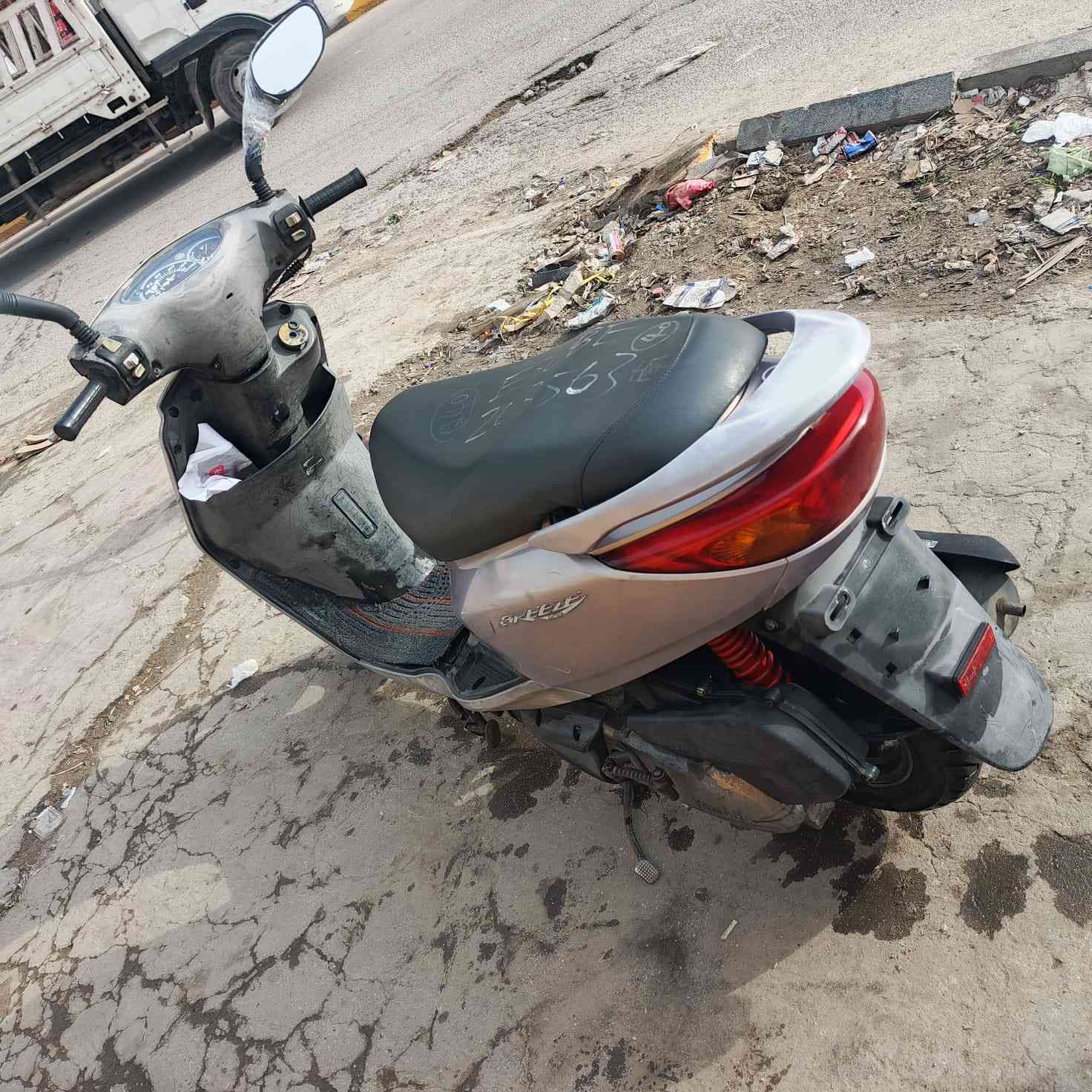 دراجة بريز كابريتر للبيع فقط
دراجة مال رمبه 
دراجة كله بلادي قبل 4اشهر نزلته من الرمبه 
دراجه مكفوله 
وتجيني للبيت وتجيب وياك فيتر وتفحصه اي نقص مابيهه كامله مكمله خير من الله 

السعر 850 الف وبيهة مجال 

العنوان بغداد البنوك 

الشراي يتصل ***********

والميشتري ليكسر بالسعر حته ميجي رد يزعله 
الله يرزق الجميع ان شاء الله
