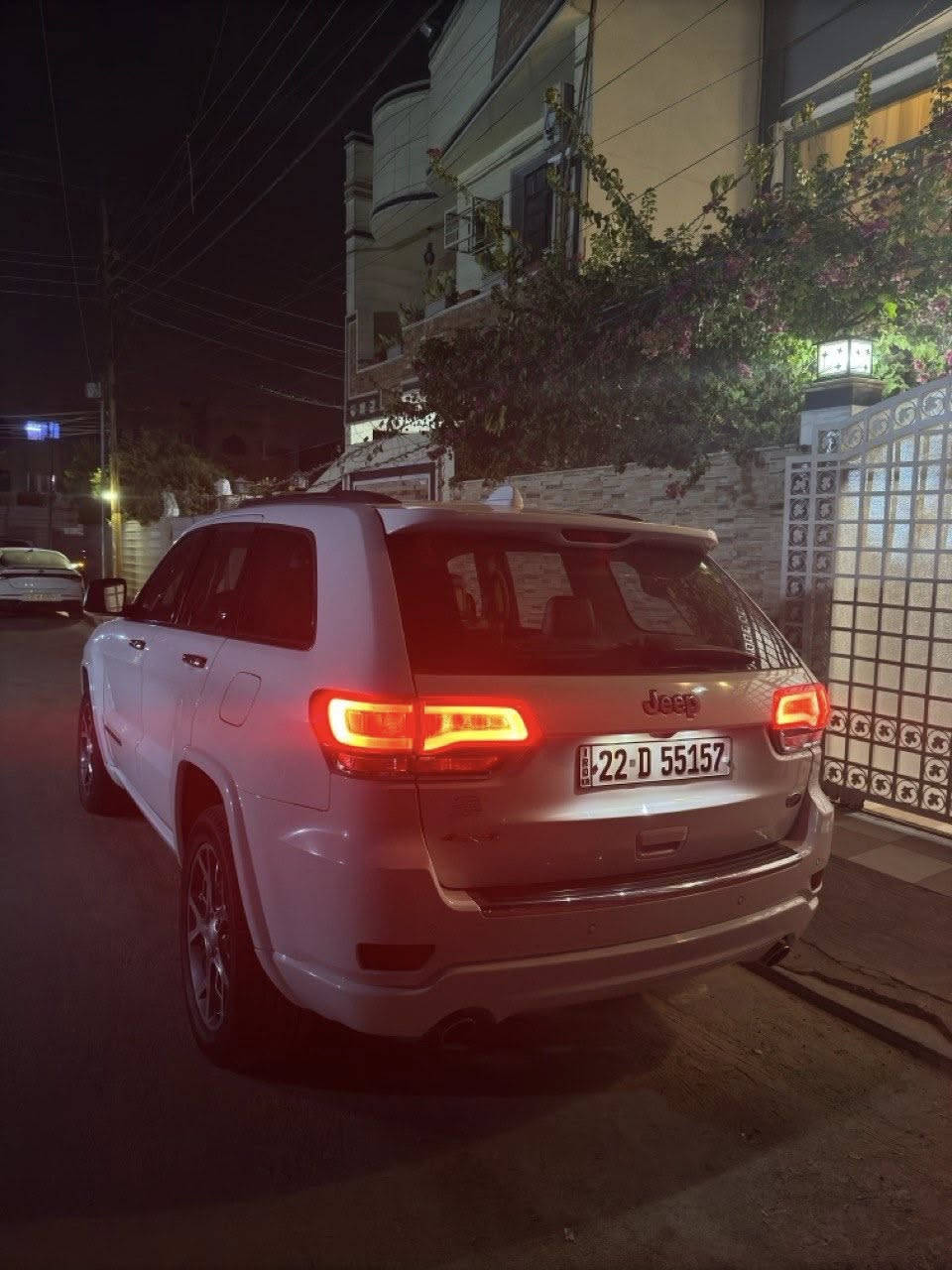 جيب كراند شيروكي اوفرلاند للبيع
الموديل : 2019. (خليجي) 
العداد :73 الف ميل 
رقم صاحب السيارة: ***********

الضرر: جاملغ عكس السائق صبغ أثر طخة خفيفة وبارد صغير 
المحرك : V6.  3.6L .
المواصفات :
* دفع رباعي 4x4 .  . 
* شاشه كبيرة مع نفكيشن GPS .
* دبلات هوائية (جكات) . 
* فرش المقاعد من الجلد الفاخر  والسقف شامواه. 
* صفي المقاعد الأمامية كهربائية .
* ذاكرة لحفظ وضعيات الجلوس . 
* صفي المقاعد الأمامية مع تبريد وتدفئة . 
* صف المقاعد الخلفية مع تدفئة . 
* نقطة عمياء .
* ويل قياس 20 انج .
* مقود السائق من الجلد  .
* مقود السائق كهربائي . 
* تدفئة ستيرن . 
* سقف بانوراما .
 * نظام خاص للطرق الوعرة . 
* مصابيح امامية زنون . 
* المصابيح الأمامية مع LED لايت . 
* كشافات ضباب بروجكتر زنون . 
* تشغيل عن بعد .
* صندوق كهربائي .
* حساسات أمامية . 
* حساسات خلفية .
* كاميرا خلفية .
* بخاخ ماء لتنظيف المصابيح الامامية .
* مرايا متحسسه للضوء العالي . 
* مرايا جانبية قابلة للطي . 
* بلوتوث تلفون . 
* محدد سرعة . 
* نظام تشغيل واطفاء اوتماتيكي للمحرك للتوفير من صرف الوقود . ( Auto Start System ) .
* نظام بريك اوتماتيكي ( Auto Break System ) .
*توقف ذاتي عن الاقتراب
