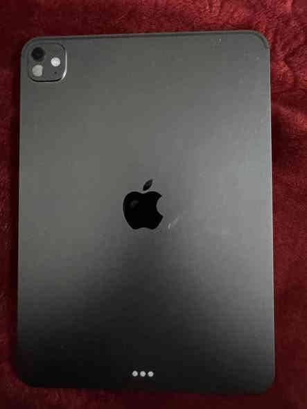 ايباد M4
بطارية 100
مشحون 3 مرات 
السعر مليون 
ديالى خان بني سعد 
***********
