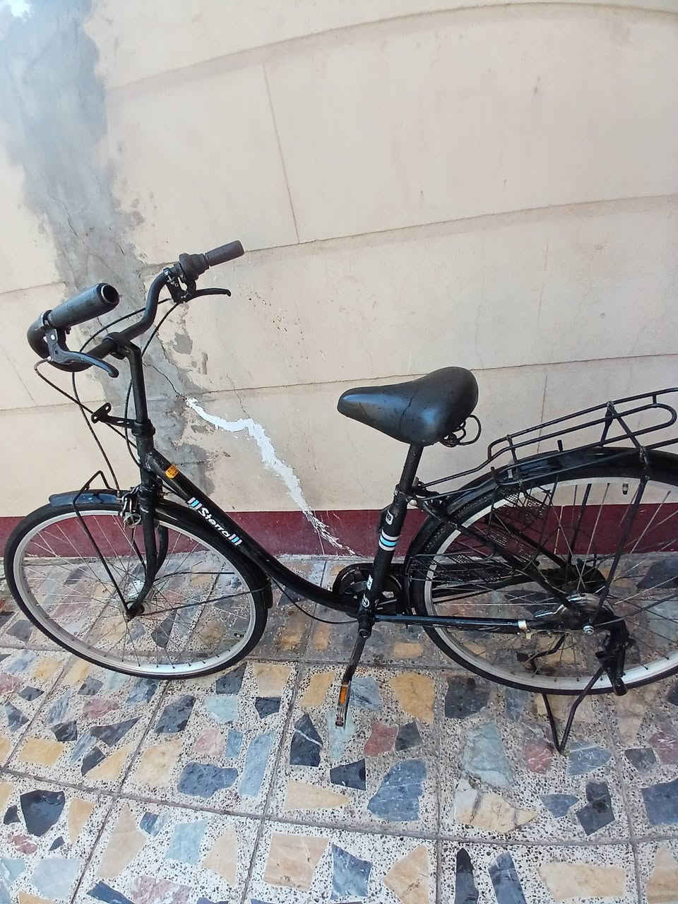 السلام عليكم عندي بايسكل بناتي حجم ٢٧ نظيف مابيه نقص ابو كير وحساس نظافة فول السعر 70 وبيه مجال قليل مكاني بغداد حي العامل وهذا رقمي ***********
