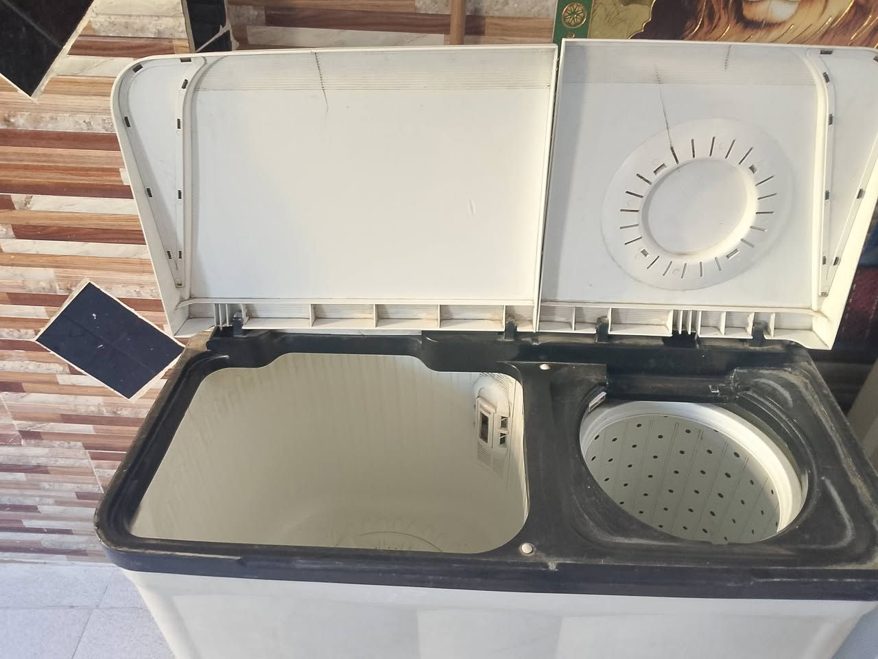 غسالة جديدة نظيفة حجي كبير تغسل بظانية 85الف ***********
