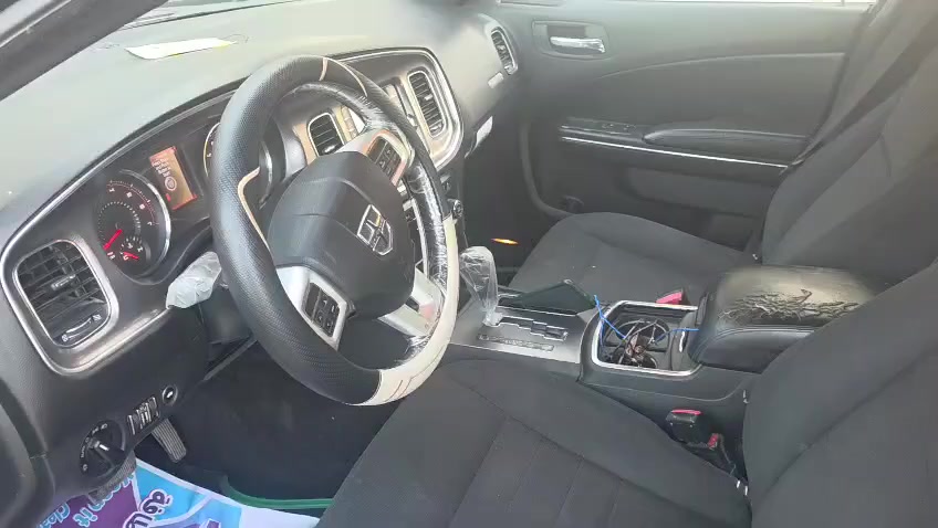 السلام عليكم 
ادوات ادوات ادوات
جارجر 2014 بدون كصه وكفاله من السرقه السياره خير من الله ترايك العراق كله جاهزه وما ناقصه شي بس حداديه لوحات شماليه سعر 70 ورقه وبيه مجال  للاستفسار ***********
