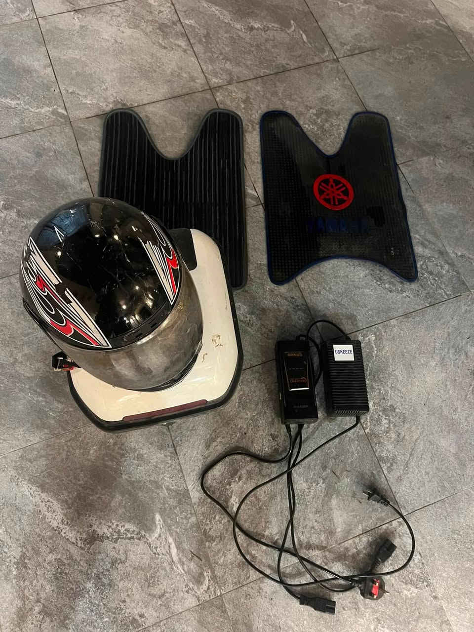 السلام عليكم
درجة اباجي 318 🛵
6 بطاريات 🔋 تمشي شرط  فوق 30 كيلو بل شحنة الوحدة 
سرعتهة تقرا 86 حقيقي 60
ملف 2000✅ 
 الدراجة مواصفاتها
مثبت سرعة 
منفذ شحن USP
شاشة اعطال
 زر الرجوع R 
بريكات دسك امامي خلفي +ABS
 الباقي معروفات.
الدراجة ماشية 4000
الدراجة مصروف عليها . تايات جديدة 🛞المقعد امغلف
الدراجة وياها دبل شاحة اصليات 🔌 ودبل ارضية  + خوذة ⛑️ + صندوق اصلي مالتها 
الدراجة ناظافتها 90‎%‎  بيها بعض الخدوش  ✅
الدراجة شرط  ما مبدل لا عقل الاملف الدراجة مال جني شرط تاخذها ربع ما تصرف عليها ✅
مكاني موصل ايسر 
السعر 600 الف وبي مجال بسيط


**إذا كنت صاحب هذا الإعلان وتريد حذفه لأي سبب، رجاءا أرسل رسالة إلى الدعم الفني**