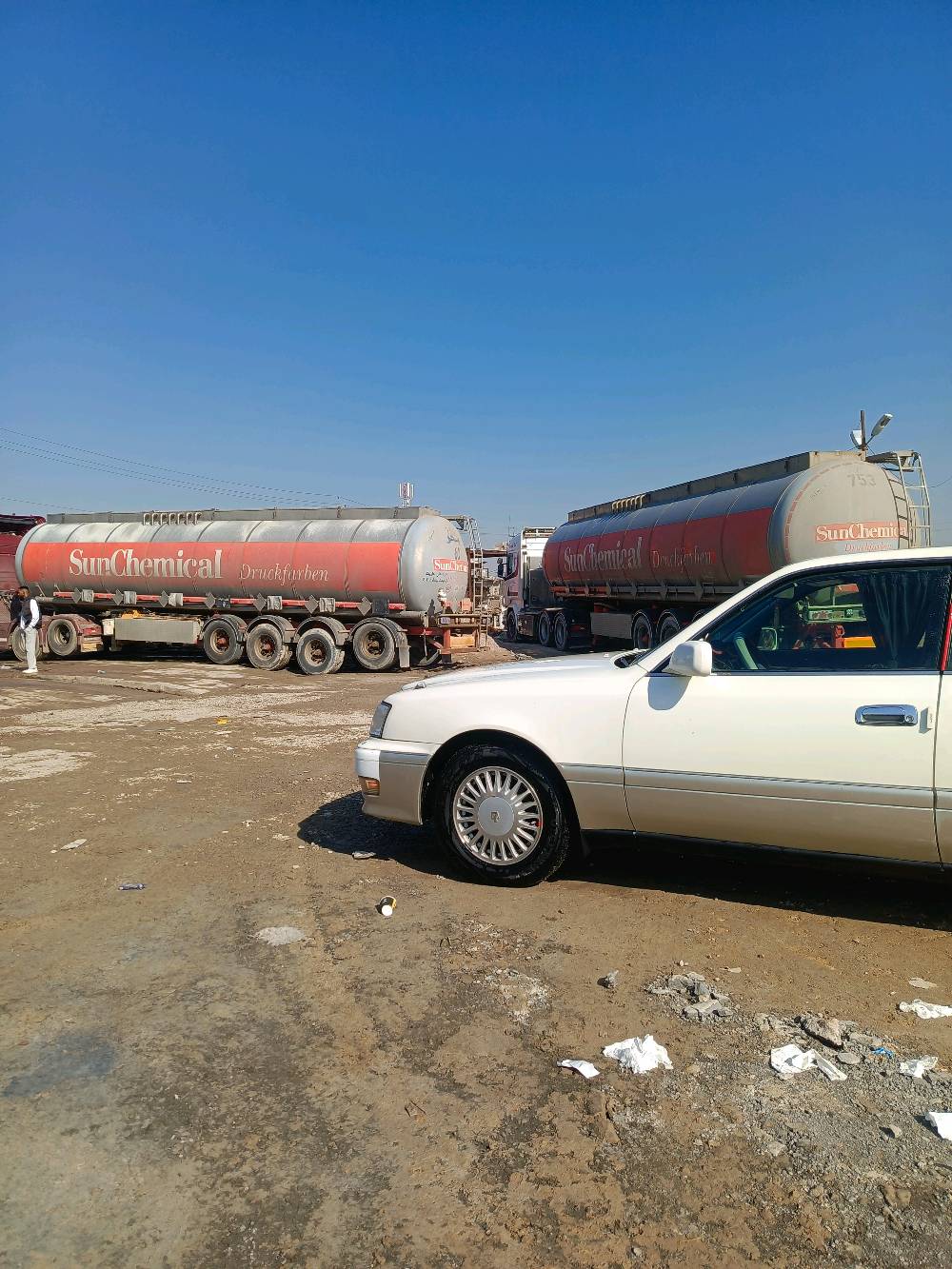 كروان راس الثور فلات موديل 1996 رقم دولي بصره باسمي شرط التحويل مكفوله من الكص والنقل والوصوليات كرستال اصل الايت ابو عيون سنتر لوك تقفيل وتفتيح محرك وكير كفاله العنوان البصرة قضاء الدير السعر 100 وبيها مجال بسيط 