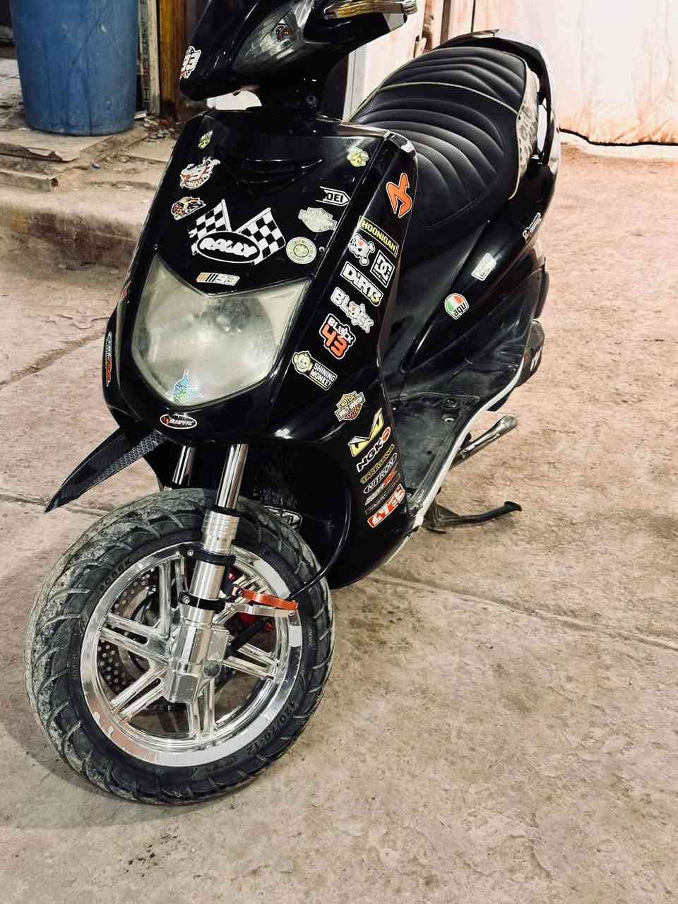 سلام عليكم دراجه سكنس نثيه متروسه تزويد ومكينه بلادييي شلعه ومعدل فولل كهربائيات كلها شغاله نكره سلف بكل وقت دراجه نقصها فقط كفرات تعبانه ولباقي كله جديد وبلادي 

التزويد....
  
ويل كب نيكل مختلف شلع 

صدر أمامي مختلف 

صدر خلفي RBM

يدات بريد وبانزين NCY

شيال مكينه NCY

فج وصينيه فرندو 

كلجات امامي وخلفي WF

قبق كلجات KOCO

قبق فلاوين مختلف 

وبيها تزويد هواييي بعد تجي وشوفها بعينك 

850 وبيها مجال قليل كلش لن اذه تحسب التزويد الي بيها فوك سعرها 

رقمي .. *********** واتساب موجود هم 

الشراي يتصل وبي خير ويدلل
