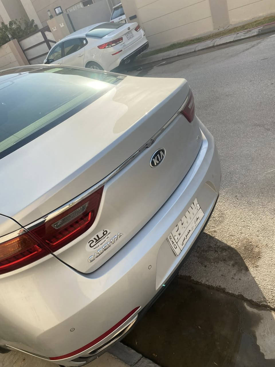 سلام عليكم
كيا كادينزا  2019 وارد خليجي مكفوله من الصبغ بيه فقط بارد بسيط جدا بالجاملغ الامامي وشخط بسيط بالباب فقط
مواصفات فول 
ماشيه 85000 كيلو
السعر 210 وببه مجال بسيط
مكاني كربلاء 
للتواصل رقمي ***********
غير متواجد على الفيس بوك
