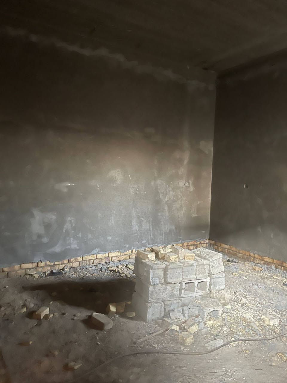 ✨ فرصة ذهبية لامتلاك بيت أحلامك في موقع مميز ✨
هل تبحث عن الراحة، المساحة، والموقع المثالي؟ الآن بين يديك عرض مميز لا يتكرر 🔥
🏡 تفاصيل العقار:
المساحة: 200 متر مربع
بناء حديث ومتين بتصميم أنيق
البيت ملبوخ بالكامل 
يتكون من:
غرفتين مريحتين 🛏️
صالة 
هول أنيق
مطبخ عملي
صحيات داخلية وخارجية 🚿
غرفة استقبال جميلة للضيوف
كراج واسع  🚗
📍 الموقع:
كاع الدبوس – قرب سيطرة أم العباس
منطقة هادئة وقريبة من الخدمات والأسواق
📜 نوع الملكية:
طابو أسهم سند 25

📞 للاستفسار والتواصل:
***********
🌟 لا تضيع الفرصة، بيتك المثالي بانتظارك الآن! 🌟
