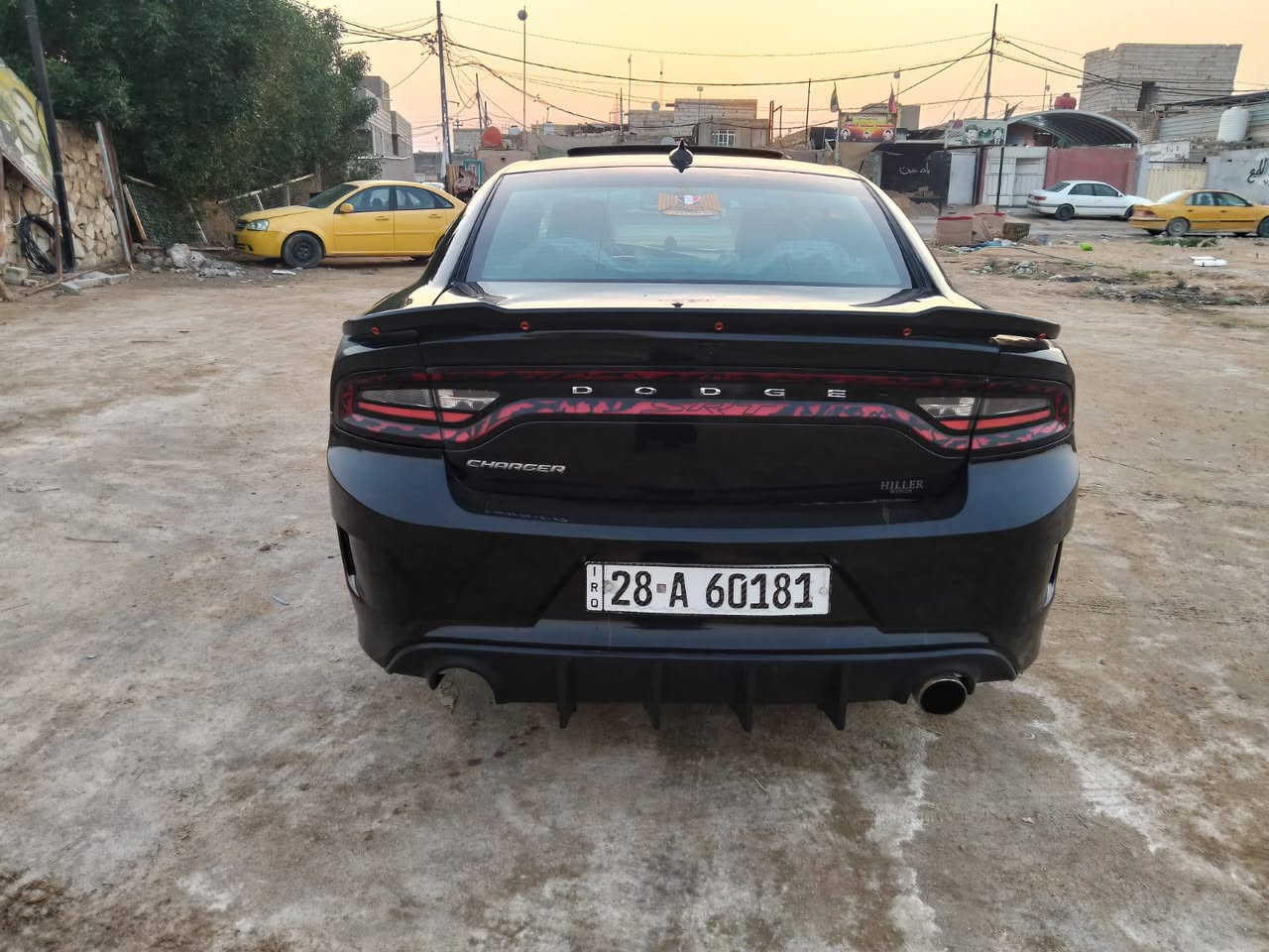 دوج جارجر موديل 2015
فول مواصفات فتحه 
فور ويل سياره حلوه واحله من صوره 
مراوس وبيع 
بيها رشات صبغ 
مكينه تبريد حداديه كله جديد 
رقم نجف دولي بسمي
مكان السياره النجف 
***********
