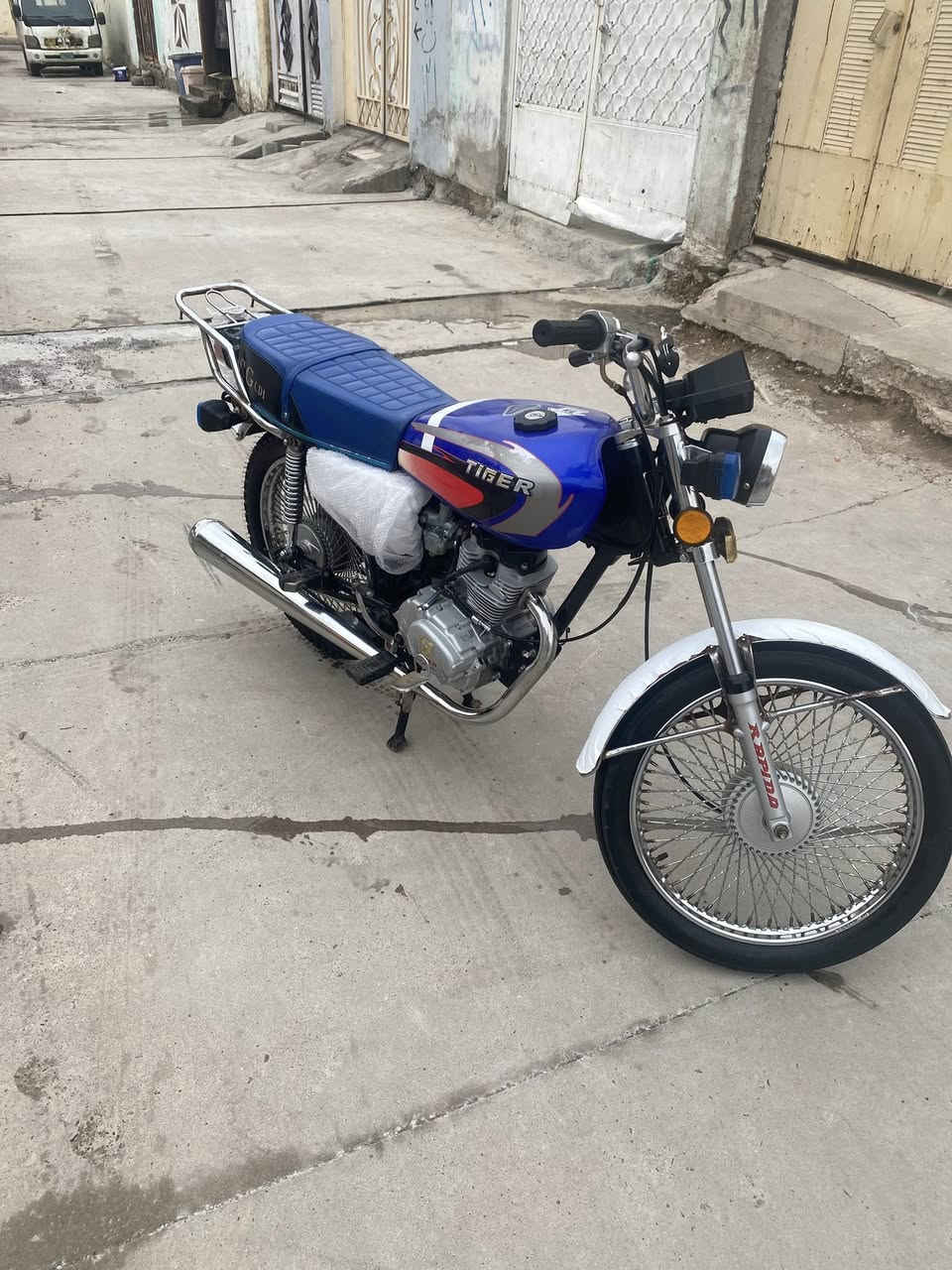 سلام عليكم شباب دراجه 2020 شرط لاصرف لا بخار شلعه معدل فولل تاكل الشارع كهربائي كله شغاله اشاير لايت كله شغاله صالصنه صوت تايكر اصلي  دراجه شرط تجي تفحص وتاخذ متواجد ع نت او اتصال ***********سعر 480وبي مجال
