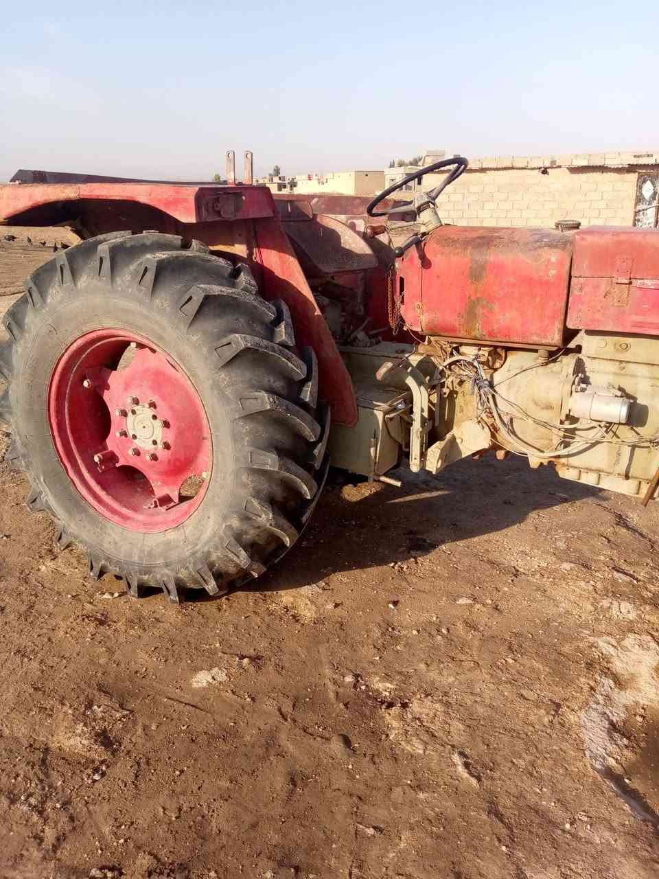 تركتر عنتر ٧٠ للبيع تركتر نظيف هودرليك شغال طخم تواير جدد نكرة سلف ناحية الشورة ***********
