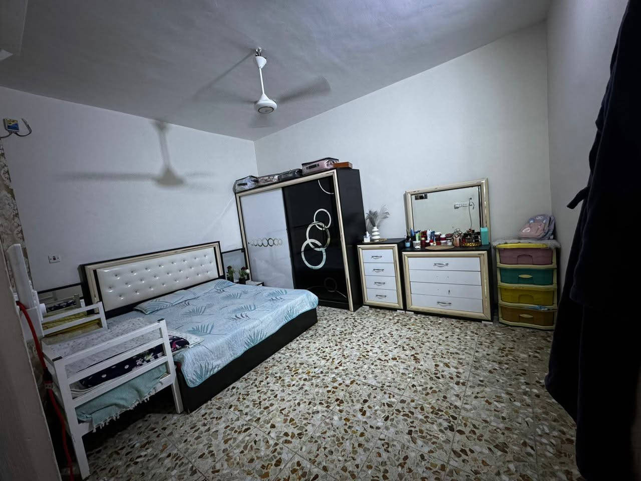 💢السلام عليكم
☘️اللهم صلي على محمد وآل محمد 

🏦دار سكـــــــــــــن للبيع طابوو صرف 

📌حي الفرات خلف مجمع الفرات الاوسط 

📐المساحه:- 112م ركن ع شارعيــــــــــن

ـــــــــــــــــــــــــــــــــــــــــــــــــــــــــــــــــــــــــــ

☘️مواصفات الدار:-

🌿الاساس كونكريت 

🌿السقف كونكريت الساقط الاطلس 

🌿البناء طابوگ.. السطح اشتايگـــــــر

ــــــــــــــــــــــــــــــــــــــــــــــــــــــــــــــــــــــــــ

✳️محتويات الدار:-

✅غرفة نوم 

✅صاله 

✅مطبخ 

✅استقبال 

✅صحيات ( داخليه وخارجيه) 

✅الدار عالي عن الشــــــــارع... 

💎الخدمات المتوفره:-

🔰تبليط 

🔰مجاري

🔰مقرنص

🔰كهرباﮱ

🔰مولدة شارع 

ـــــــــــــــــــــــــــــــــــــــــــــــــــــــــــــــــــــــــ

#للاستفسار اكثر:- #خاص_أو واتساب 

#هاتف:- ***********

#هاتف:- ***********

#هاتف:-***********

#هاتف:- ***********

#مراجعـــــــة مكتب دبي للعقار

#عنوان المكتب العروبه الثانيه مقابل منتزه الحريه 

#نستــــــــــــــــقبل كـــــــــــافة عروضكم العقاريه.....
