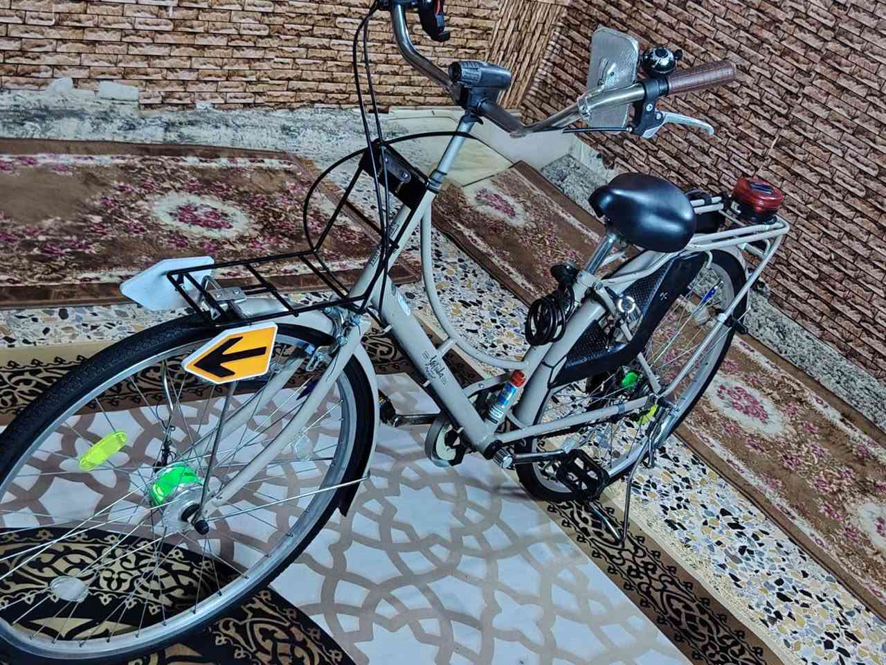 سلام عليكم بايسكل بناتي للبيع حجم 26 مال حاويه مديل 2019 كامل مكمل ابيع هو والاغراض 140 وبدون غراض120 وبي مجال للطيبين مكاني بغداد شهداء البياع الاتصال *********** متواجد واتساب ومازنجر ومستعجل عل بيعته
