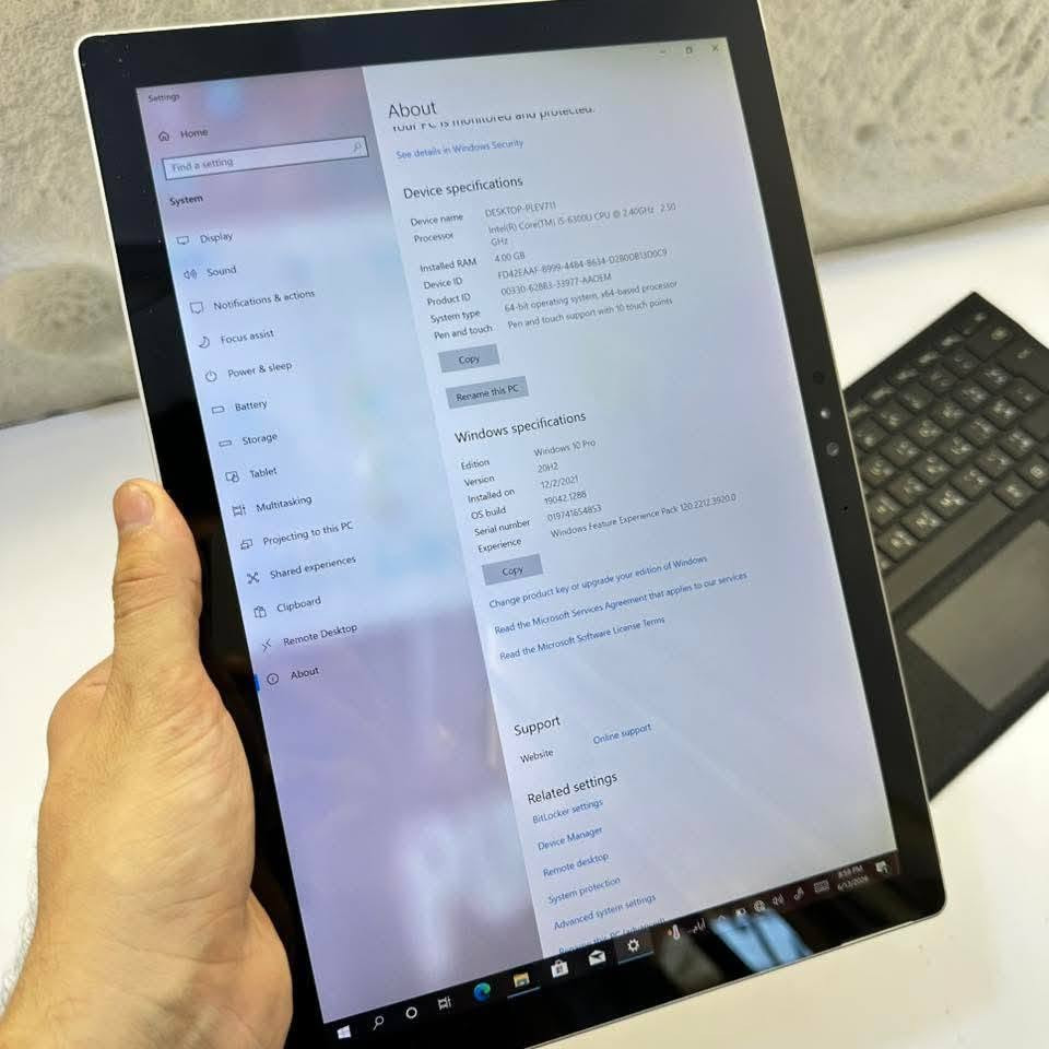 ✨ Microsoft Surface Pro أمريكي أصلي ✨
🔹 شاشة لمس سريعة ودقيقة مع دعم اللمس المتعدد
🔹 تصميم نحيف وخفيف يشبه الـ iPad مع قوة نظام Windows الكامل

🔹 معالج Intel Core i5
🔹 ذاكرة RAM بسعة 4GB
🔹 تخزين SSD سريع بسعة 128GB
🔹 الجهاز أمريكي مستخدم بحالة ممتازة

🎁 الملحقات:
✔️ الكيبورد الأصلي
✔️ ماوس
✔️ حقيبة و شاحن الجهاز المغناطيسي 

🛡️ ضمان سنة كاملة من تاريخ الاستلام
🚚 توصيل مجاني داخل العراق

💰 السعر:260  الف  

جهاز مثالي للدراسة، العمل، التصفح، الاجتماعات الأونلاين والاستخدام اليومي، مع شاشة لمس مريحة وسهولة حمل عالية.

📩 للحجز والاستفسار اكثر خاص


**إذا كنت صاحب هذا الإعلان وتريد حذفه لأي سبب، رجاءا أرسل رسالة إلى الدعم الفني**
