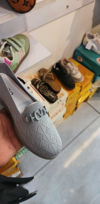 نجف • احذية نسائية • ١٥٠ قطعة