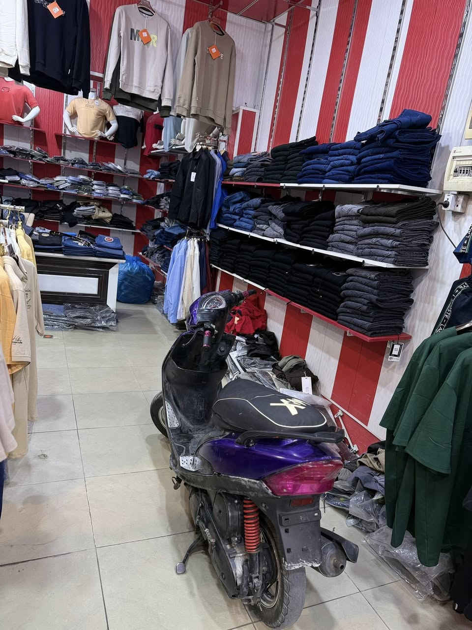 سلام عليك شباب دراجه ماكس عدله دراجه مكفوله محرك ما مفتوح جديد و كفرات بلاد موجوده دراجه مرتبه  ***********  الي يشتري يتفضل ع واتساب ♥️
