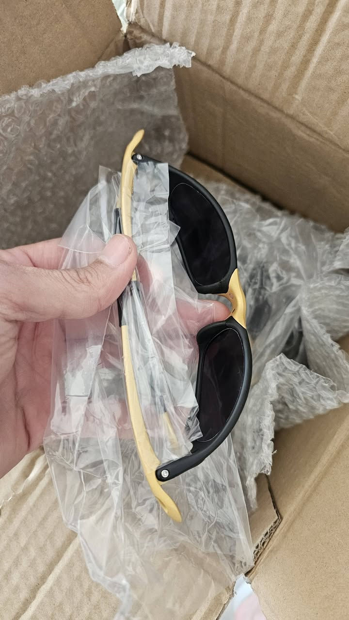 ايتم نظارت القطعه ثكيله 
متوفر توصيل


**إذا كنت صاحب هذا الإعلان وتريد حذفه لأي سبب، رجاءا أرسل رسالة إلى الدعم الفني**