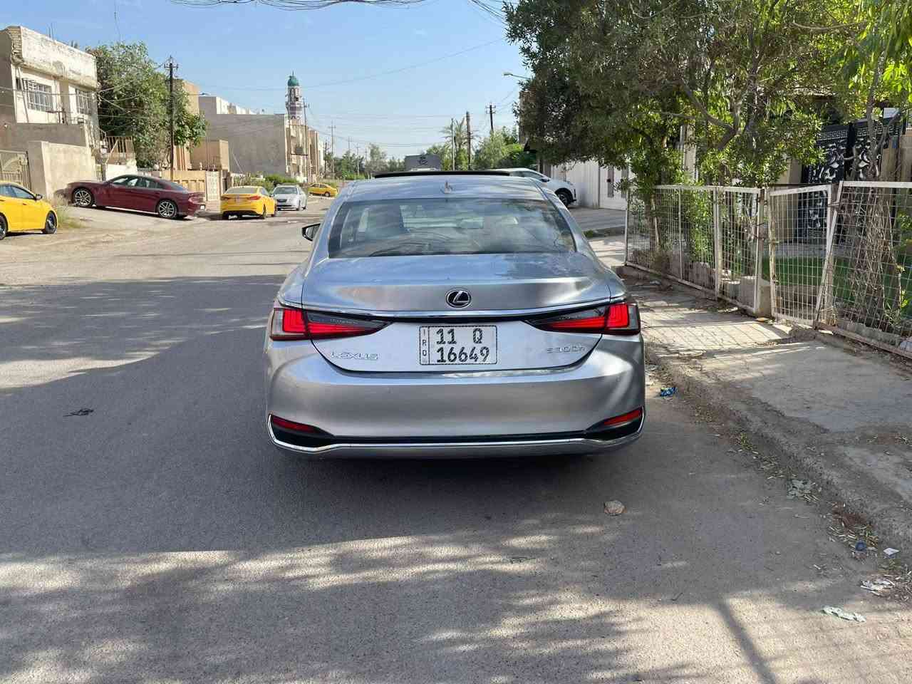 لبيع لكزز es300 موديل ٢٠٢٤ بدون يرباك وارد امريكي
فول موصفات ماشيه ١٠ الف حادث خلفي قبق جنطه وجاملغ خلفي وبيه باب سايق نص صبغ بدون يرباك جاهزه باسمي
ميحتاج اذكر موصفات معروف لكزز موصفاته 
العنوان بغداد المشتل / ***********/ ***********
صور حادث وسعر خاص
