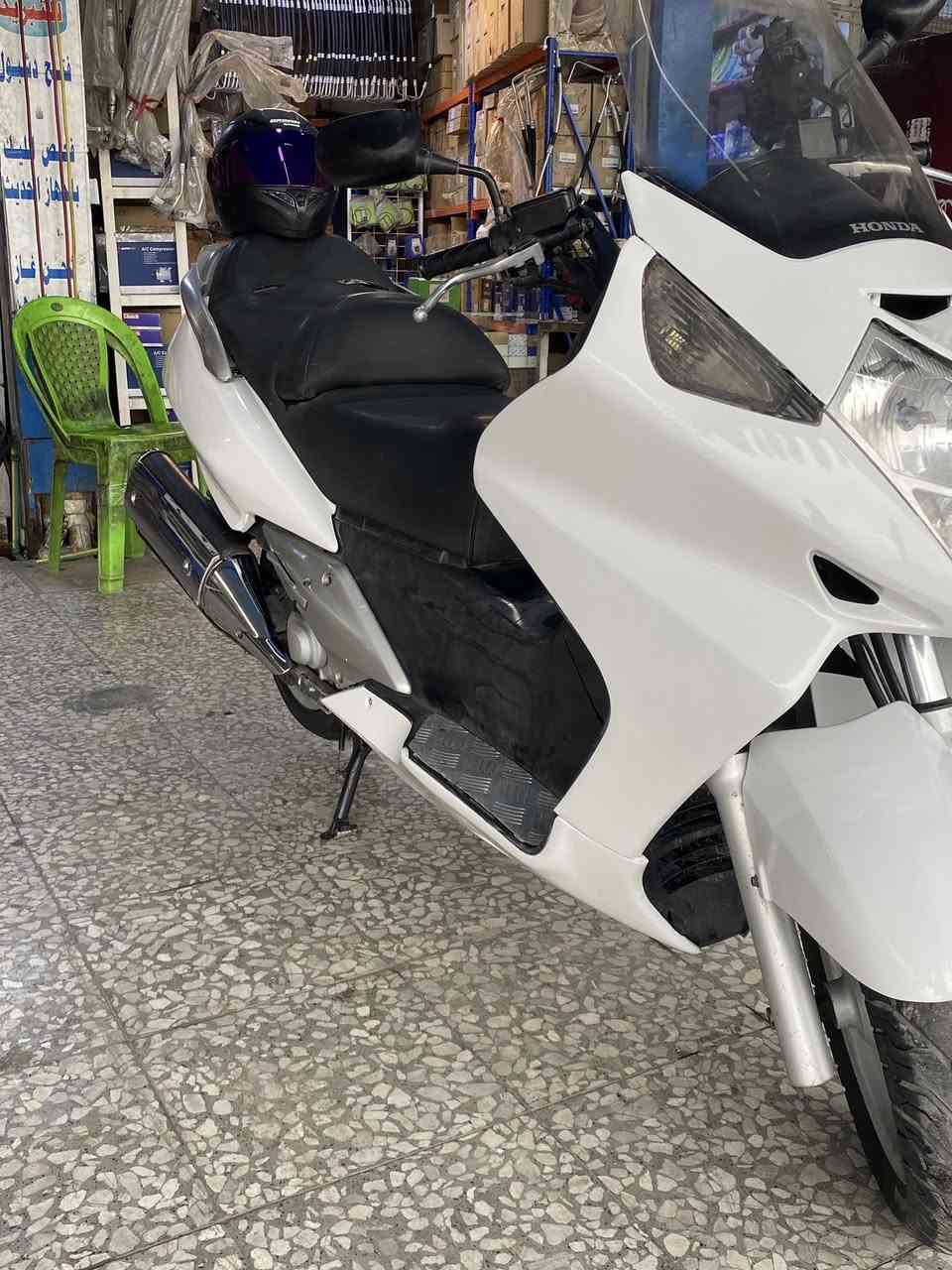 السلام عليكم 
دراجة سلفر ونج للبيع 400 cc
مكينة مكفولة كهربائياتهة كلهة شغالة مابيهة اي نقص
نضام ADS مانع انزلاق امامي وخلفي ابريك بل مكان
جكمجات الدشبول نفخ 
الدراجة اوفر مود
الدراجة عليهة 
1- منضومة زنون عالي ناصي سعرهن 75
2-صافرة انذار سعرهة 60
3-مري جانبية اصلية
4-ستاند مبايل اصلي
5-زوج تايرات ياباني اصلي قبل شهر مبدلهن نقشة وحدة
6-استاند صفح نيكل اصلي
7-اشاير لد اماميات 
مبدل دهن وفلتر امزويل قبل 10 ايام حتة ميحتاج تبدلة
بانزين كلة محسن 
اوراقها موجودة ومدفوع الكمرك مالتهة 
ونضافة الدراجة مبينة بل صور ميحتاج احجي بيهة
السعر 16$ وبيهة مجال
العنوان بغداد
رقم 0777480777


**إذا كنت صاحب هذا الإعلان وتريد حذفه لأي سبب، رجاءا أرسل رسالة إلى الدعم الفني**