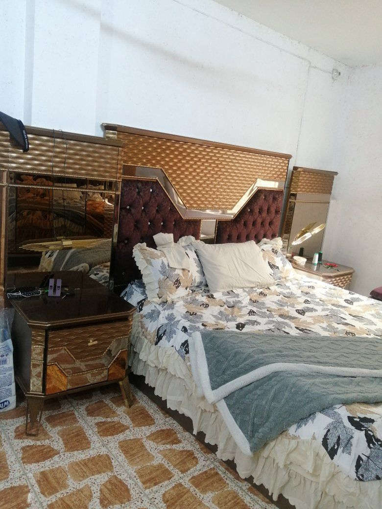 السلام عليكم عندي هاي الغرفه للبيع ٩ قطع خشبها ثكيل  درجه اولى أخذها ب٣٢ ورقه اريد ابيها بسبب السفر رايدتها ٢ مليون ونص الشرايع يعلق واني اجاوب ان شاء الله


**إذا كنت صاحب هذا الإعلان وتريد حذفه لأي سبب، رجاءا أرسل رسالة إلى الدعم الفني**