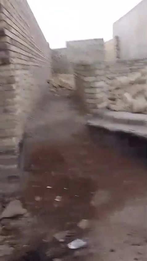 السلام عليكم هيكل للبيع المساحه 100م يحتوي على غرفه ومطبخ وصاله واستقبال على النص الحولي شارع السياسيين قرب الملعب يرهم مراوس بيت *********** الرقم بي واتساب فقط للتواصل
