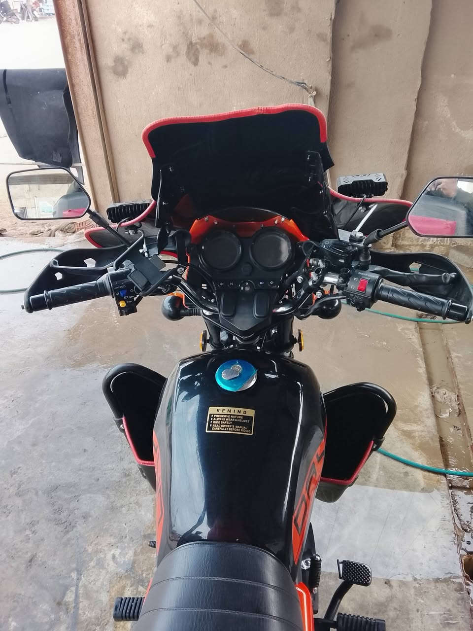 السلام عليكم دراجة دايون جبلي موديل 2025 دراجه صارلها شهرين طالعه من الوكيل نظيفه مجنبزه واراق كامله اصوليه رقم اربيل سعرها 2و700وبيها مجال  العنوان بغداد سبع قصور ***********
