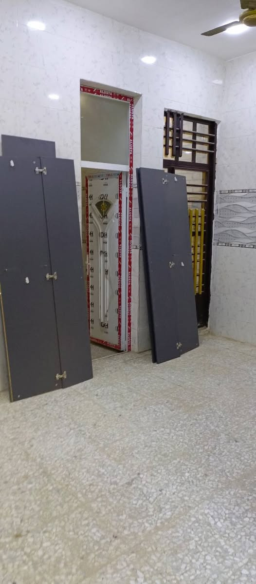 بيت للايجار مساحة 100متر 
بناء جديد طابق واحد
استقبال وصالة ومطبخ و غرفة وخدمات 
موقعة رئاسة العبيدي مقابل كاع ابو رشاد 
للاتصال ***********
