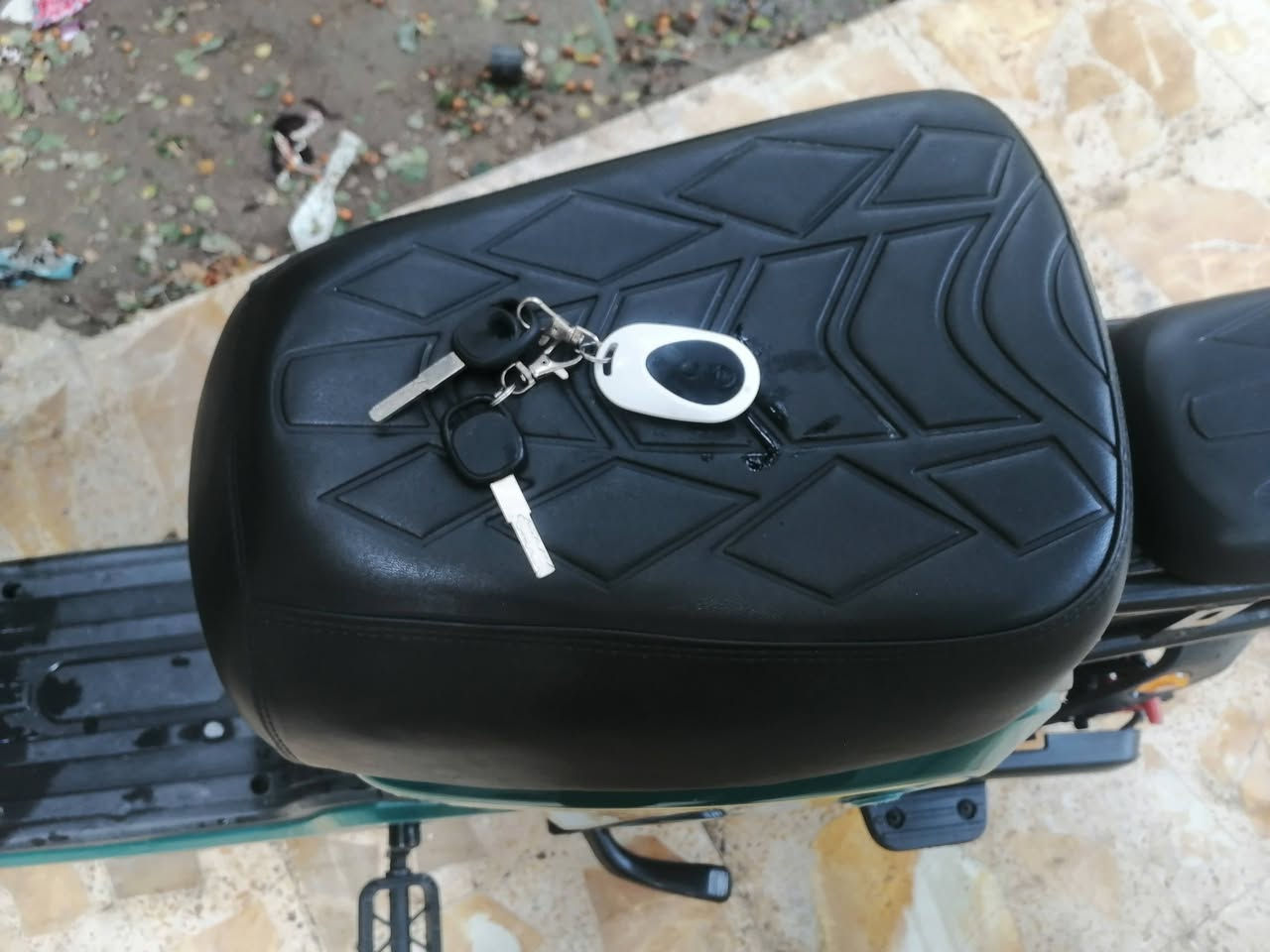 السلام عليكم..
أخت الجديده ماشيه ٨٠٠ فقط بطاريات ٣٢ حديثه ام بصمه البيضه السعر ٣٥٠ رقمي ***********
