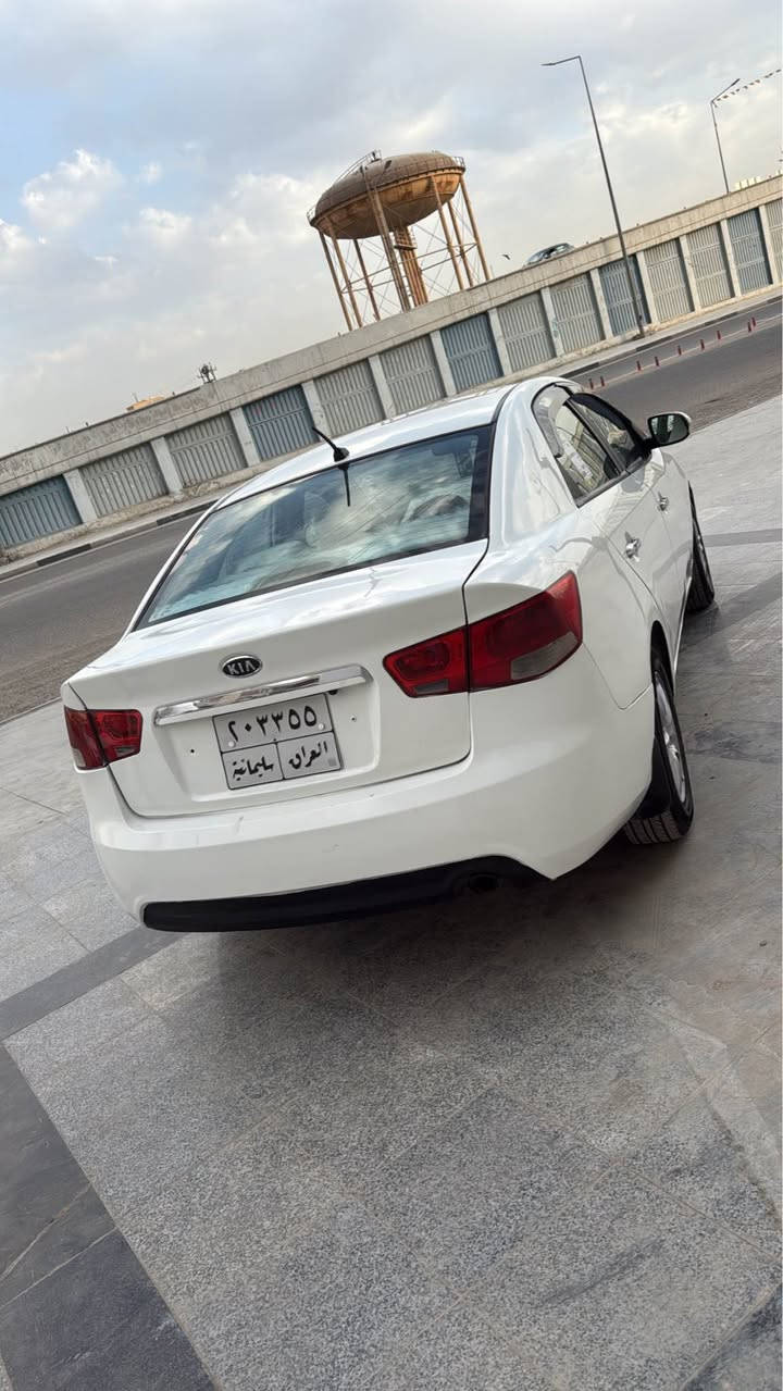 كيا سيراتو 2012 خليجي محرك 16 رقم سليمانيه هزه سنويه جديد لحد 2028((صبغ عـــاااااااام جافيه صفحة السايق ))يدات نيكل،، شاشه كامره خلفي ،تحكم ستيرن جهتين،شفتات كًير استيرن،كشن جك ,ABS ..محرك كًير تبريد صدر بشرط. سعر 73$   *********** كركوك, العراق
