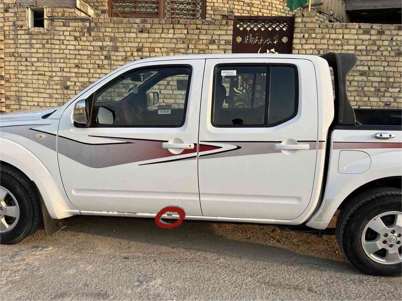 السلام عليكم
بيكب نيفارا موديل 2014 اوتوماتيك بيها الضربات اللي موضحة بالصور باللون الاحمر + بعض النقوصات 
سنوية منتهية بأسم شخص من العمارة تبريد تدفئة شغال طبيعي مكينة لا تنقيص ولا تبخير طبيعية 
السيارة ماشية 260 الف 
السعر 120 وبي مجال 
للأستفسار ***********
