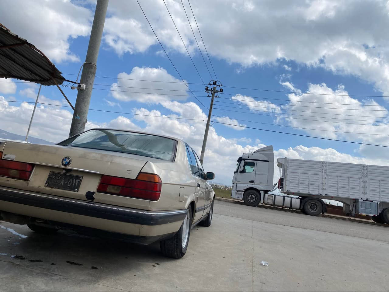 سەرەتا بەناوی خوای گەورە BMW 735بۆفرۆشتن سەیارەکە زۆر جایزەو پێشو دوای تازە داگیراوە فلنجەو تاقم بانسی پێشەوە حەفتەیەکە گۆراوە کارەبایو گێچی بەنزینو حەماوەی هەموی ئیش دەکات گێری تۆماتیکە گێرومەکینە بەشەرت کارەبای نقوستانی نیە  تەبریت وگەرمی بەشەرت شاشە ئایپاتو کامێرایە تایەکانی تازەیە  سەیارەکە کراوە بە غاز لە شەریکەی قەیوان بێکێشەو مازبوتە واتە غاز و بەنزینە  سەیارەکە سەنەویە بەس سەنەویەکەی ون بوە رەقەمی ساحێب سەنەویشم لایە دەتوانی خکت بە پارە لەگەڵی رێک بکەویت بۆت دەکات بە رەقەم من بە علوج دەیفرۆشم تاقەتی سەر ئێشەم نیە کۆدم بۆ کردوە بە ناوی خۆمەوەیە کۆدەکەی هەموو گیانی بە شەرت ئەدەم هیچ شتێکی دەستکاری نەکراوە بۆیاخی یەک چەمەلغی بۆیاخی هەیە بەس کالبونەوەی هەیە  ژ.م*********** السليمانية, العراق
