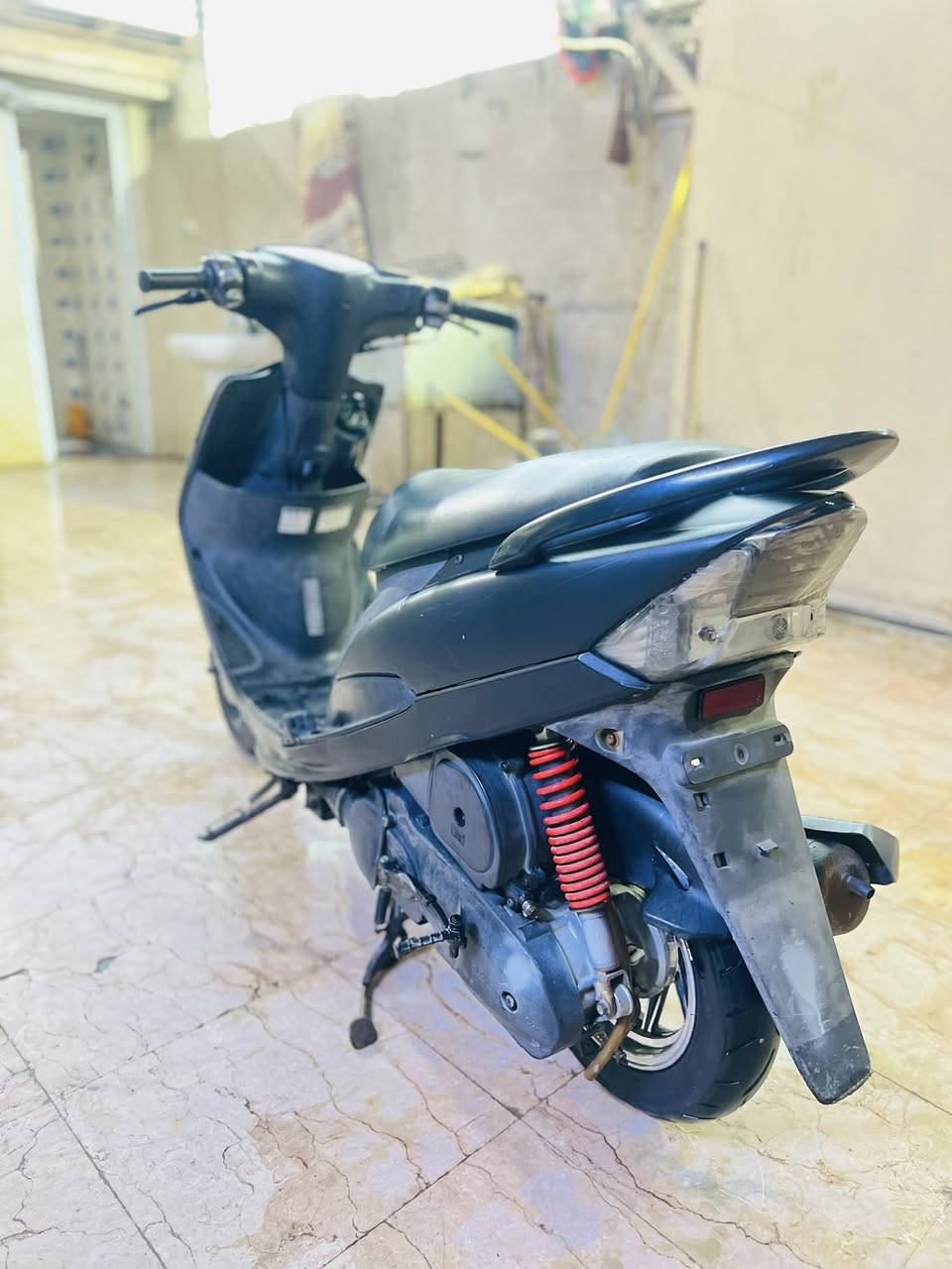 للبيع السعر ٧٠٠ وبيها مجال ما مفتوحه دراجه بلاد.                                ***********. متواجد واتساب وماسنجر.
