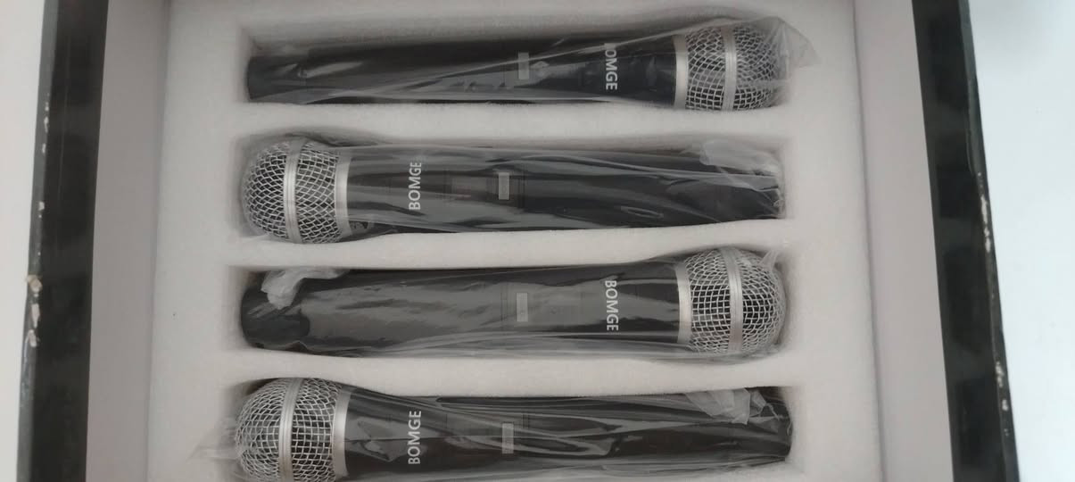 خلي سعر وبالعافيه السلام عليكم ورحمة الله وبركاته خدام الحسين مايكات لاسلكي رباعي مع رسيفر حديد ثقيل باله جديد بكارتونته وجيسه اي استفسار هذه رقمي *********** اخوكم وخادمكم ملا عصام الكربلائي
