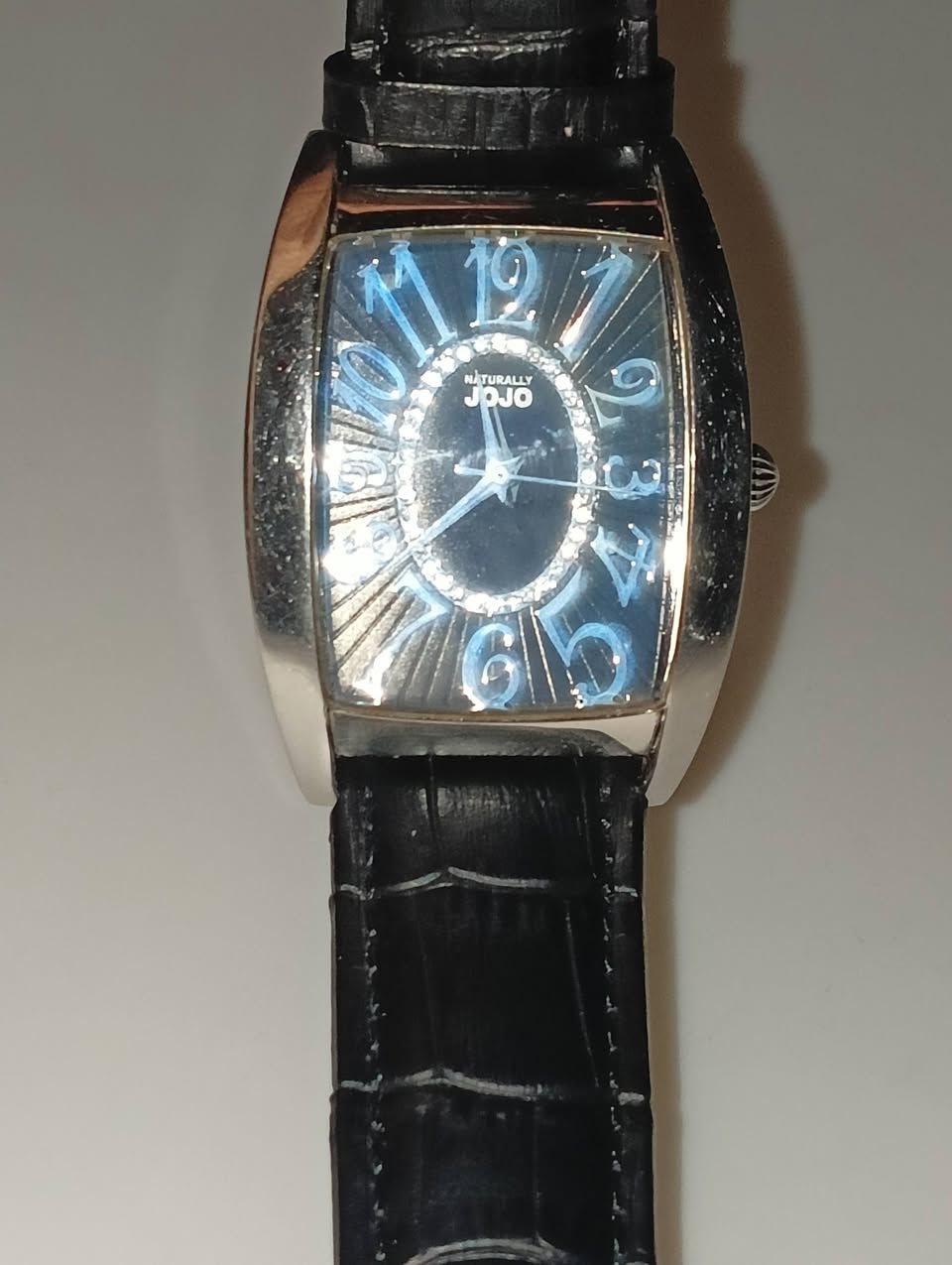 ساعات اصلية للي مهتم بالتفاصيل تواصل خاص⌚️


**إذا كنت صاحب هذا الإعلان وتريد حذفه لأي سبب، رجاءا أرسل رسالة إلى الدعم الفني**