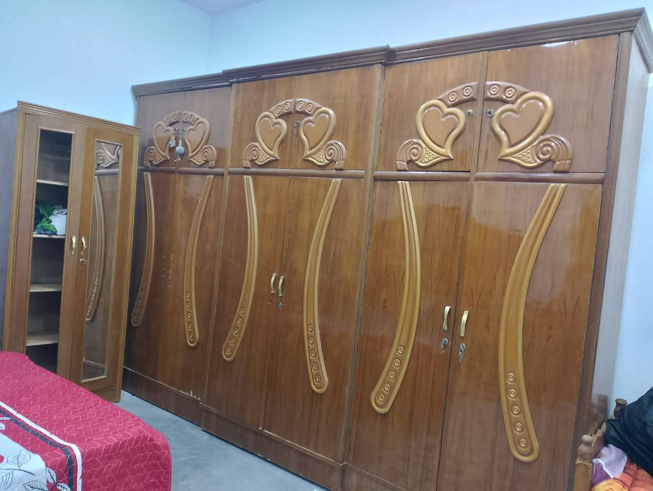 غرفة نوم نظيفة 500وبيها مجال 
***********
