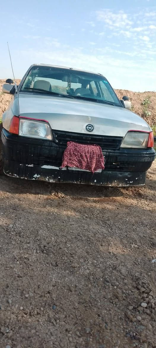 سياره اوبل كاديت 92حجم 18سياره نظيفه جدا كولشي مابي شرط سنويه مشروع لحد 29شرط تحويل و وكالة بيه دفتر بانزين كهربائية كلها شغال كير محرك شرط  سعر 26وبي مجال بسيط عنوان كركوك رقم هاتف ***********
