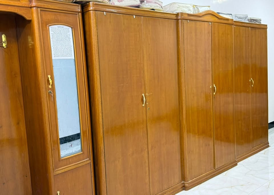 للبيع كاونتر  داخل ألمنيوم والخارج mdf  والسطح كوارتز + غرفة نوم صاج درجة اولى 
***********

