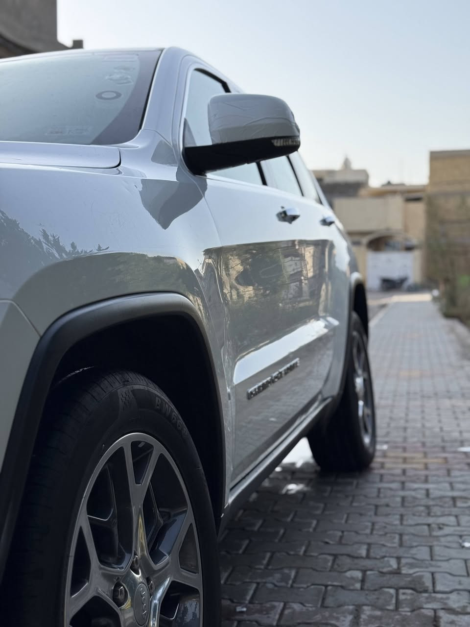 ✨ 🚘 للبيع: جيب جراند شيروكي ليمتد (Limited) 🚘 ✨
🔴 السلام عليكم ورحمة الله وبركاته 🔴
🔹 الموديل: 2019
🔹 الوارد: خليجي (وكالة ليث العبيدي) - كلين تايتل
🔹 الرقم: بغداد (بإسمي والتحويل ثاني يوم بشرط) ✍️
⚙️ المواصفات:
🔺 كفالة عامة
🔺 المواصفات: فول (ما عدا الجكات والثلاث شاشات)
🔺 التشغيل: بصمة تشغيل + تشغيل عن بعد 🔑
🔺 الكشنات: جلد (الأمامية تدفئة وتبريد / الخلفية تدفئة) 🛋️
🔺 الأمان: رادار أمامي + رادار خلفي + نظام النقطة العمياء 🛡️
🔺 الجنطة: كهرباء 📦
🔺 السبير: سبير الشركة (بعده منازل) 🆕
⚠️ ملاحظة بسيطة:
خشم الجاملغ عكس السائق به صبغ فقط (أثر شخوط لا أكثر ولا أقل).
💰 السعر: 282 ورقة (وبيها مجال)
📍 المكان: واسط - الكوت
📞 للتواصل والاستفسار:
☎️ ***********
☎️ ***********
