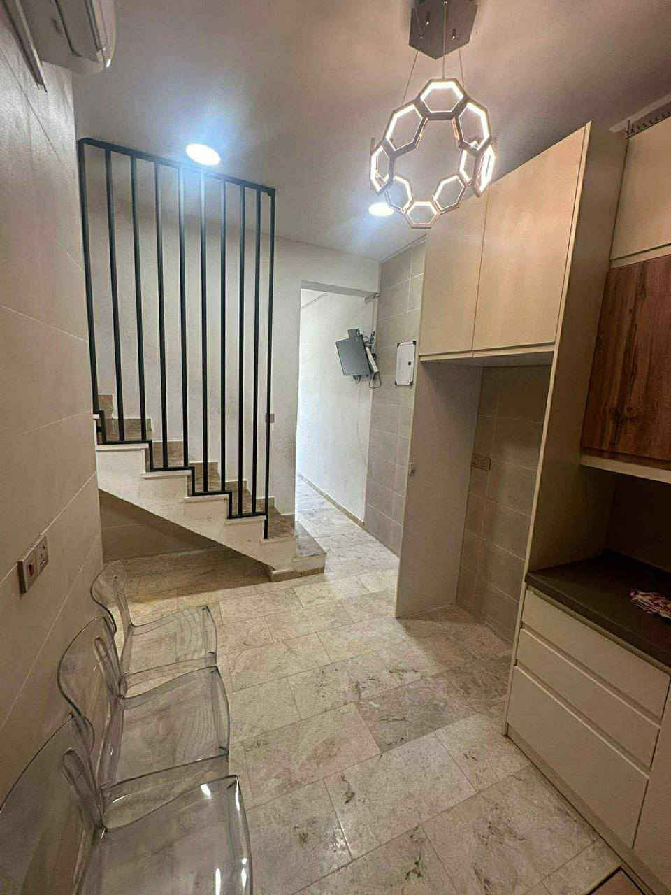 للايجار للايجار 🏠🏠
منزل المساحه 55 متر طابقين جديد لوك يحتوي على 2 غرف نوم وصاله ومطبخ وصحيات البيت مؤثث اثاث مودرن وراقي حديث علما انو البيت ركن منطقه الاستاذه حي الجهاد خلف ال 4 شوارع مباشرتا شارع عرضه 20 متر سعر الايجار 800 الف قفل
الاستفسار الاتصال
حسين عقارات
***********
مكتب الثقه الهندسي للعقار
