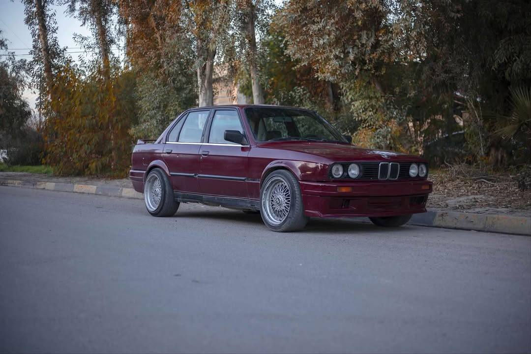 السلام عليكم
BMW 316 اصل زعرة
كير عادي جاترك نمرة طويلة 
مكينة اربعة فل شرط
رقم نينوى جديد(سنوية- هزة - فحص -شرعي موجود)
سيارة صبغ بلادي ممصبوغه ومابيها قطرت معجون وبدون خياس
 كهربائيات شغاله كاملة 
رقم.  *********** واتساب
