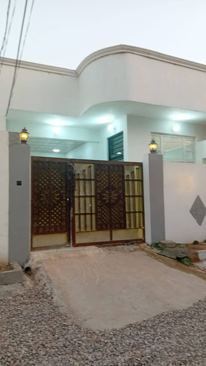 مشتمل  ١٤٤م طابقين بناء حديث طابو زراعي يتكون من استقبال ومطبخ وصالة وغرفتين بيت بناء درجة أولى  مقابل العيادة الشعبية خلف جوبة الدجاج للبيع ***********
