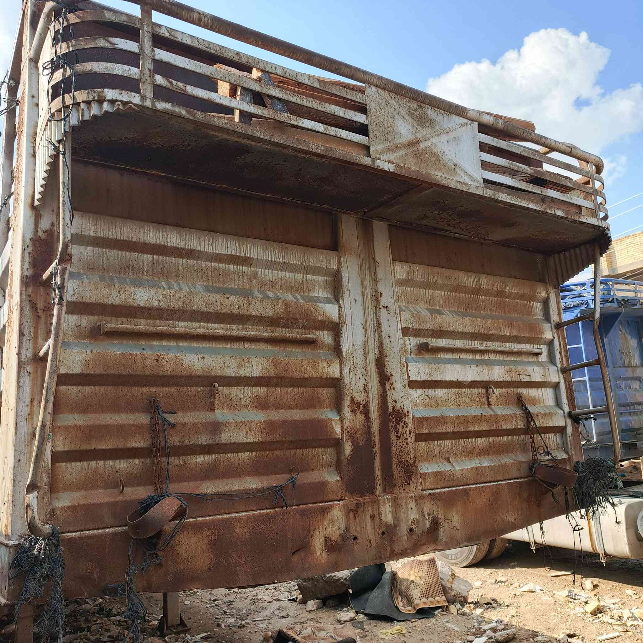 السلام عليكم عربانه للبيع جديده حداديه شاصي ١٦ طوله ١٢ونص مكاني بغداد
رقم‏‪***********‬‏
