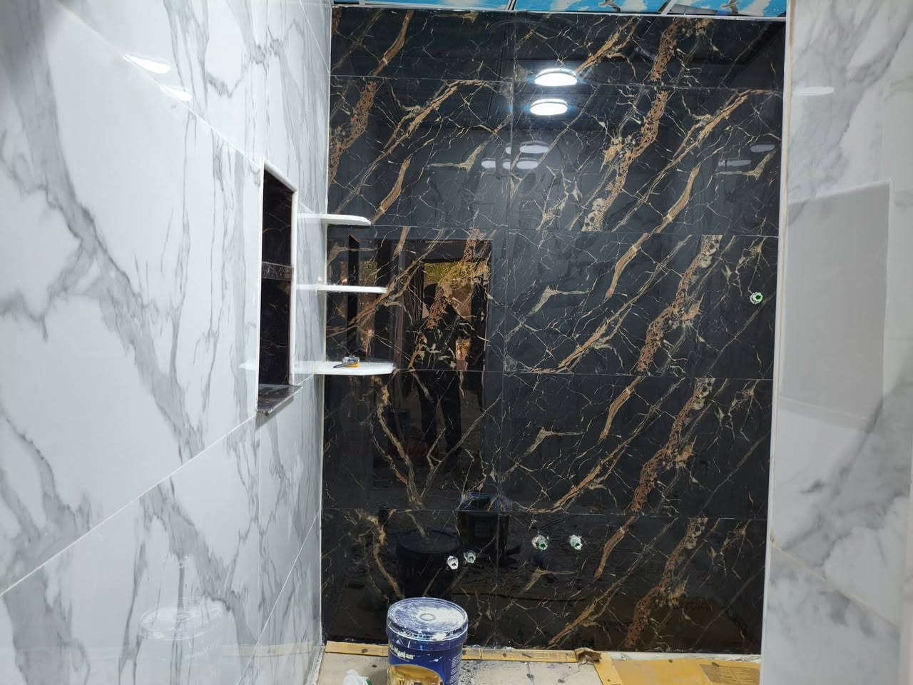 السلام عليكم خلف بورسلين الواح شغل درجه اولى شرط 
***********
